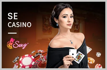 Bàn Poker với chip và lá bài